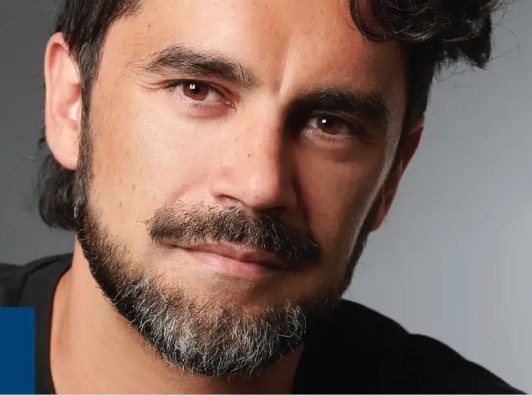 Presentación del libro "La extranjera"